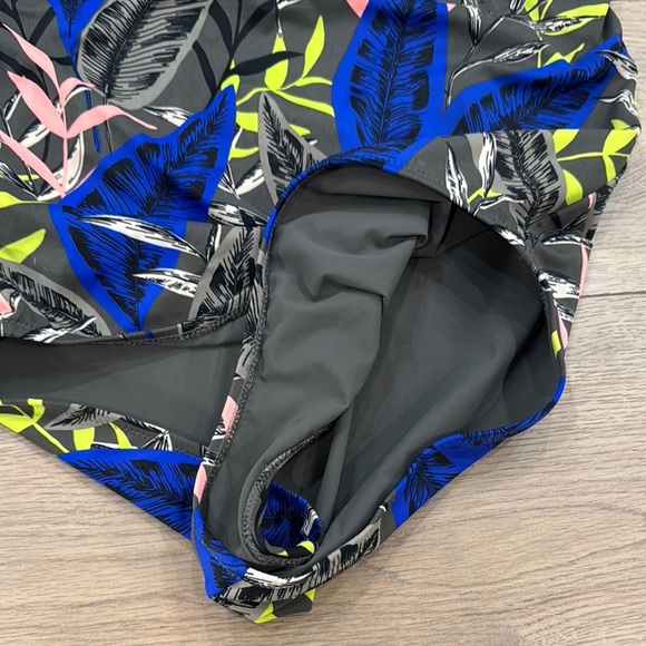 Athleta Midnight Palm Scoop Women’s One Piece Swimsuit - Picture 4 of 16